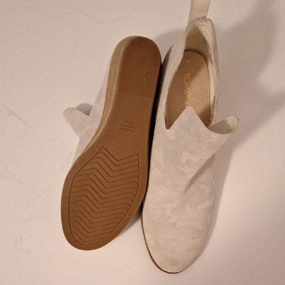 Toms Women's Ankle Booties in Cream - Picture 2 of 4